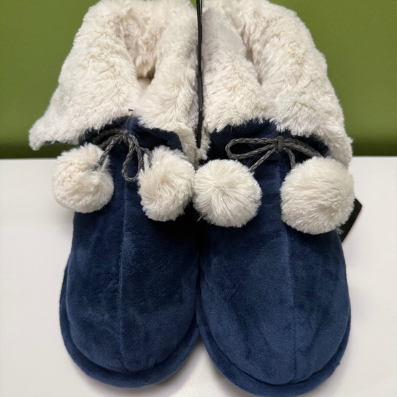 Cozy Faux Fur Slipper Booties - Picture 1 of 5